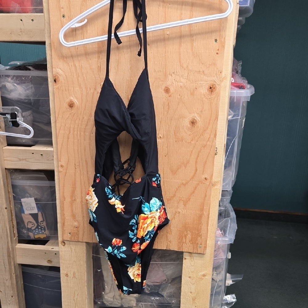 Cupshe Size M Black Blue Floral One Piece Swim Suit